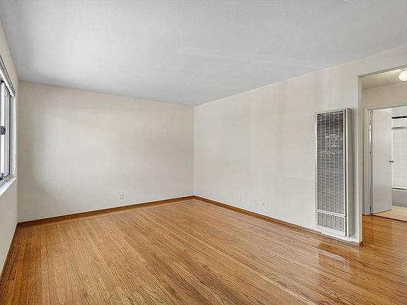 3rd image of 2911 Deakin St APT 3