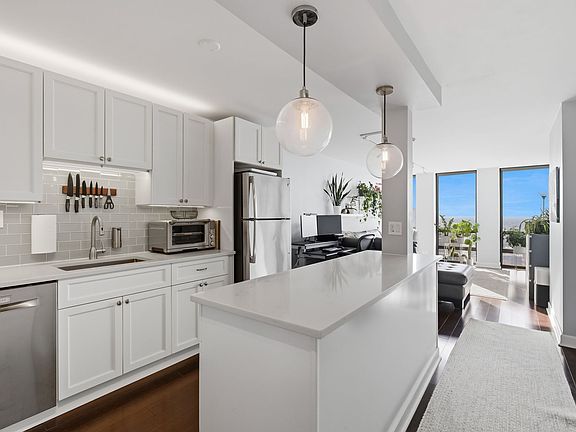 2nd image of 1660 N Lasalle St #3510