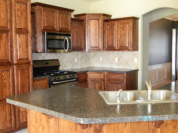 Beautifuly stained cabinets and stainless appliances