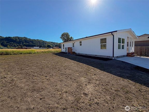 2nd image of 4565 Windemere Street