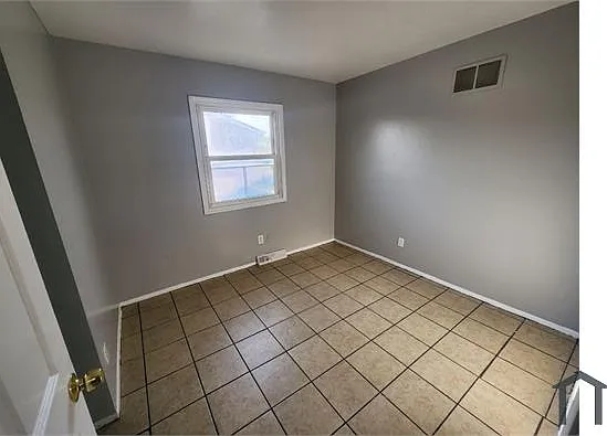 10407 W Daphne St — Photo 8