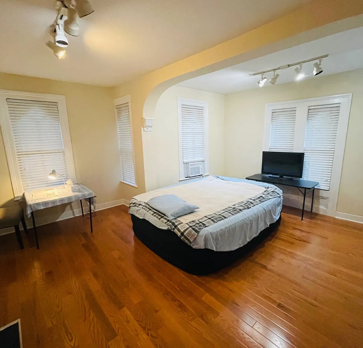 Studio, 1.0 bath, $2,275 — Photo 2