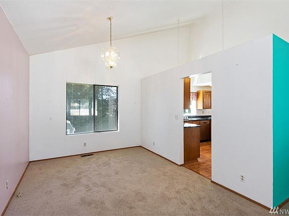 3rd image of 9314 Oneida Cir NW