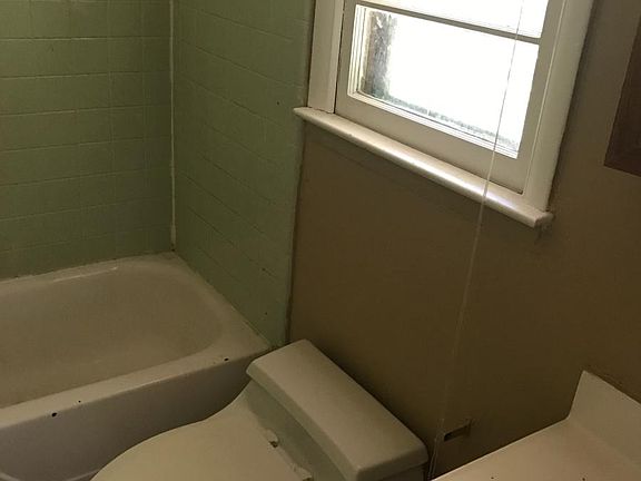 4th image of 2309 Vestal Ave