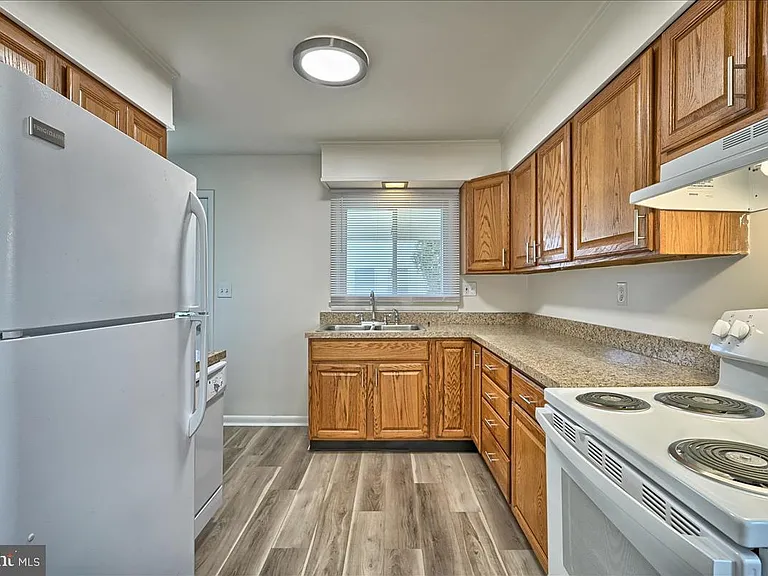22 Chestnut St — Photo 4
