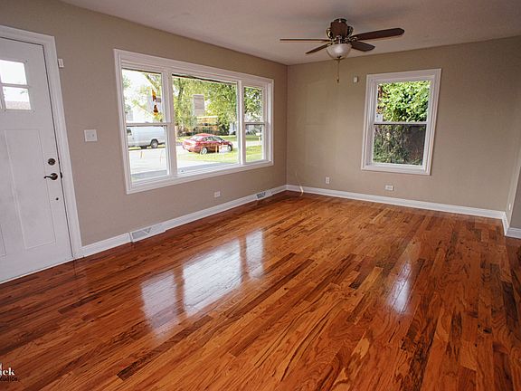 3rd image of 25637 W Wacker Dr