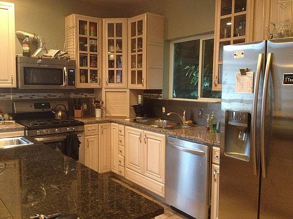 Unit B kitchen