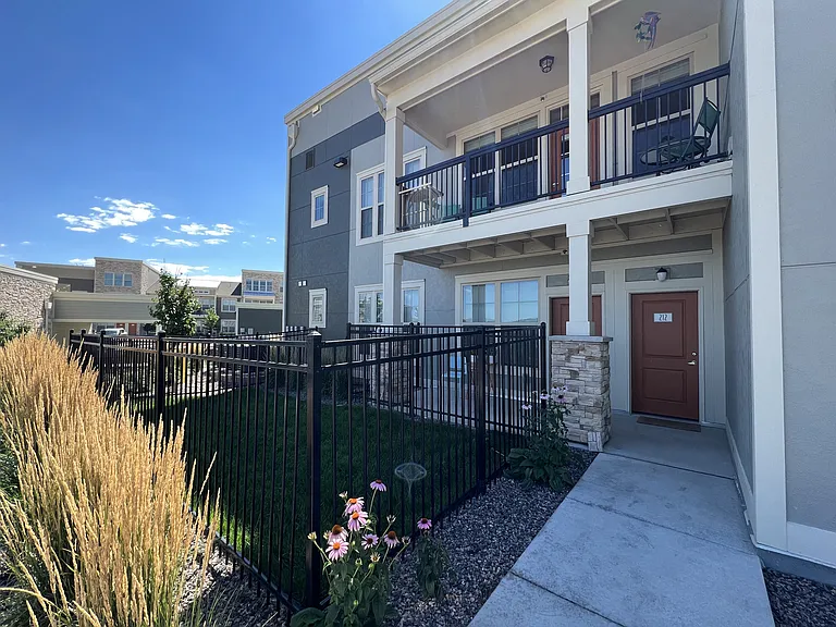 Ridge at Castle Rock Apartments — Photo 29