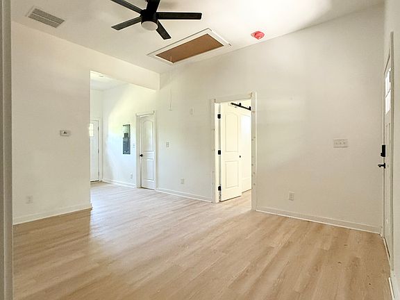 5th image of 808 Center St