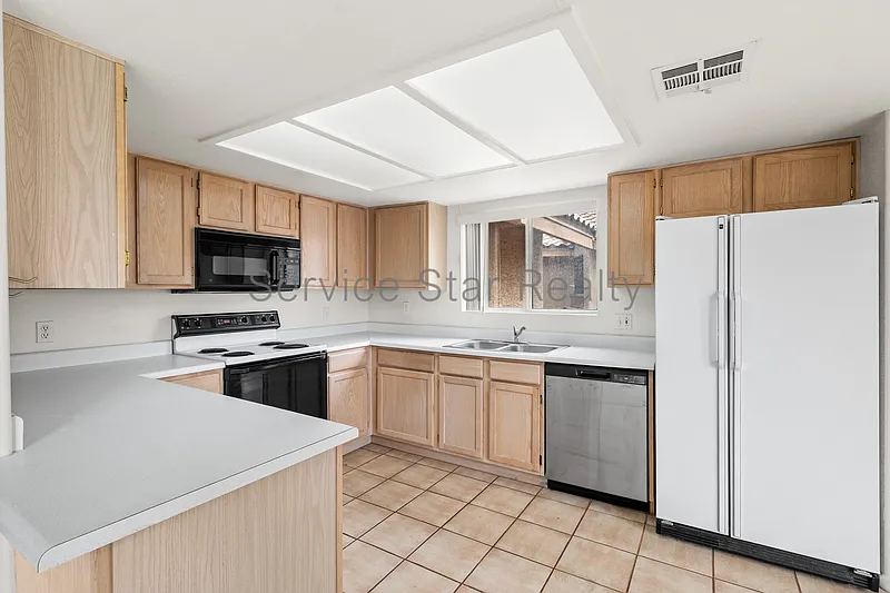3 bed, 2.0 bath, 1496 sqft, $2,095 — Photo 4