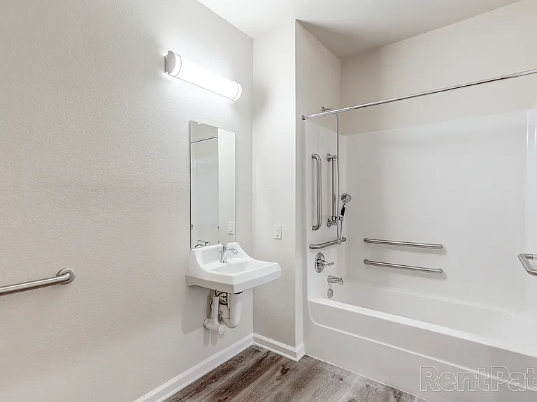Hummingbird Hill Apartments — Photo 11