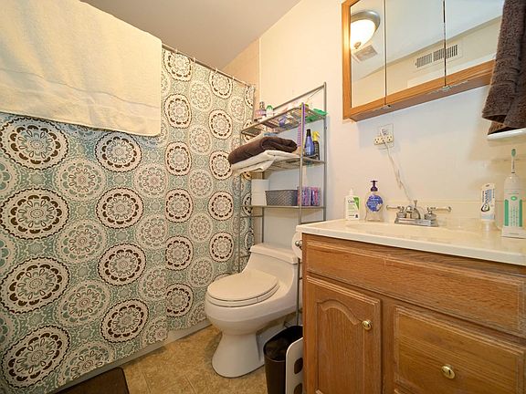 5th image of 2816 Poplar St #1