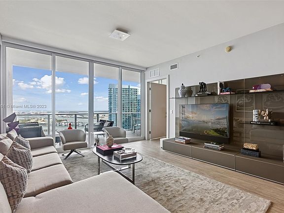 3rd image of 2020 N Bayshore Dr APT 3903