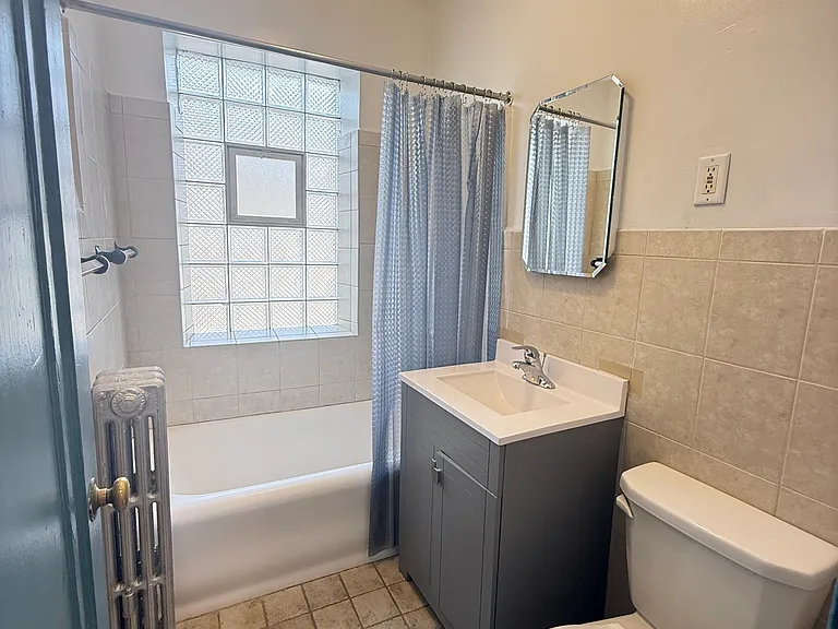 5542 N Artesian Ave #1B — Photo 9