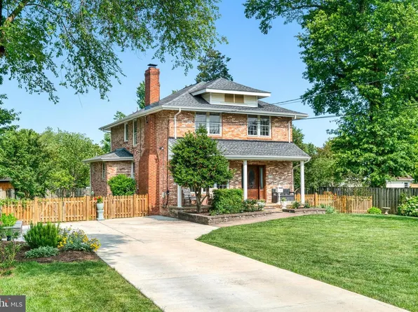 7906 Esther Dr, Oxon Hill, MD 20745