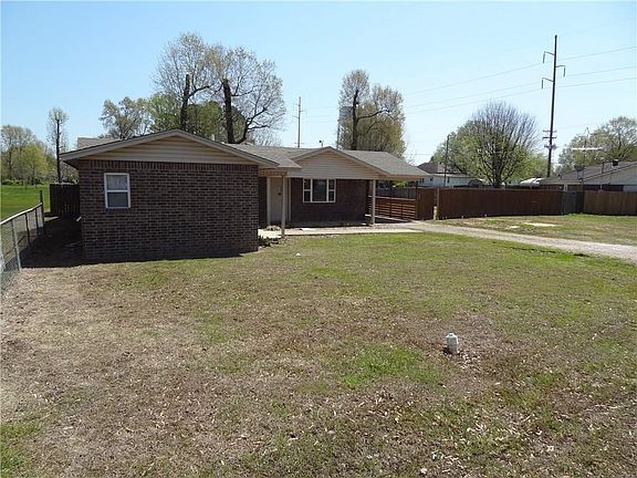 3rd image of 1018 Jackson Ave