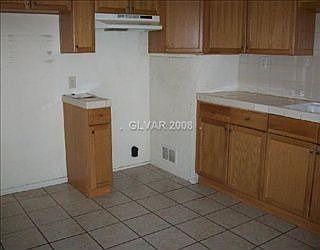 2nd image of 1105 W Adams Ave