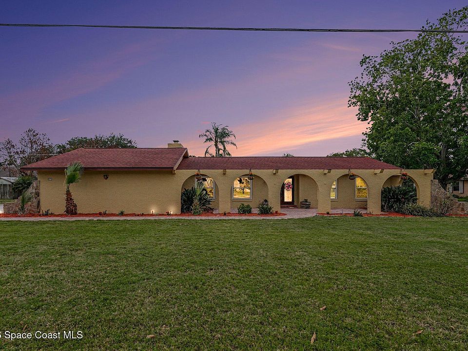 1st image of 475 Bella Capri Dr