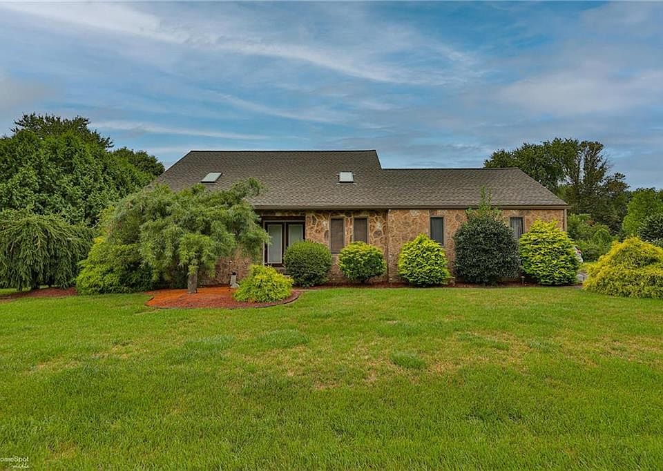 471 Manor Dr, Nazareth, PA 18064 Zillow