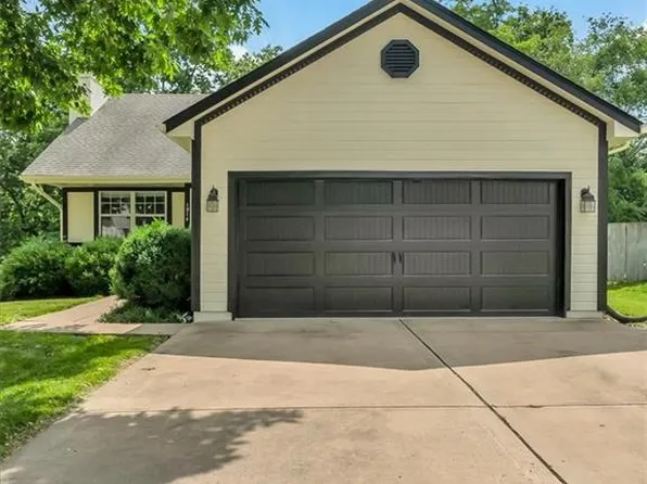 1914 S Leslie Dr, Independence, MO 64055