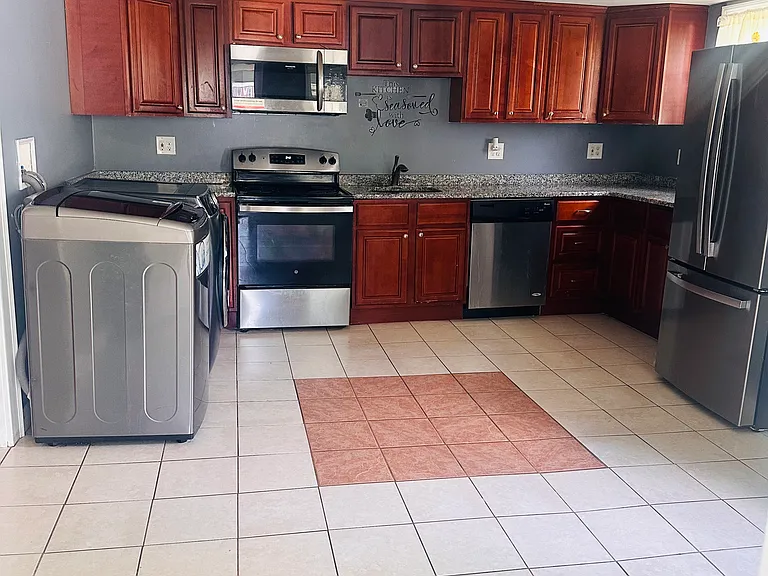 733 Pleasant St #1 — Photo 5
