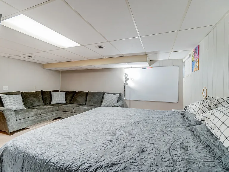 8064 Hetz Dr — Photo 39