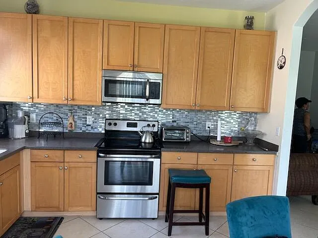 3 bed, 2.0 bath, 1735 sqft, $2,500 — Photo 3
