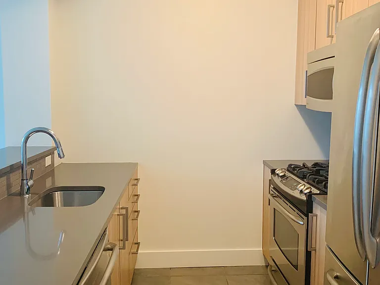 229 W 60th St #10P — Photo 9