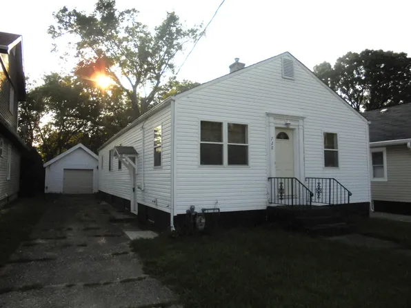 720 Pine St, Waukegan, IL 60085