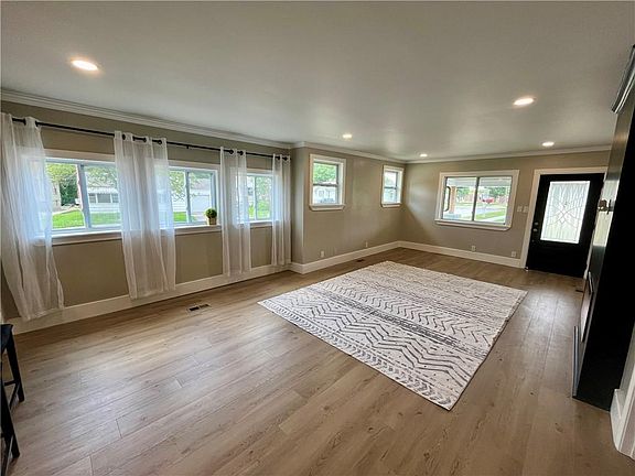 5th image of 1139 Parker Ave