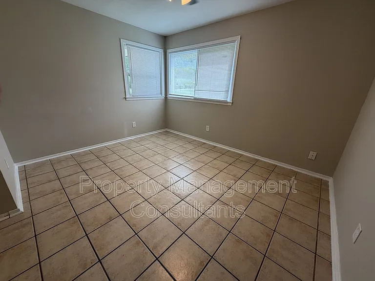 2200 Norwood Dr NW — Photo 4