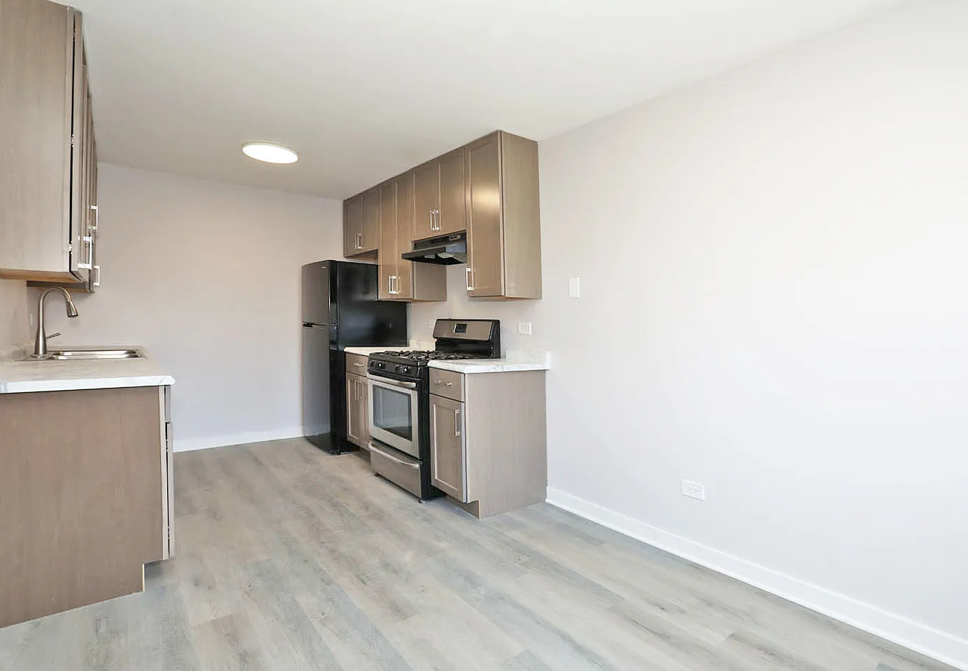 2 bed, 900 sqft, $1,995 — Photo 3