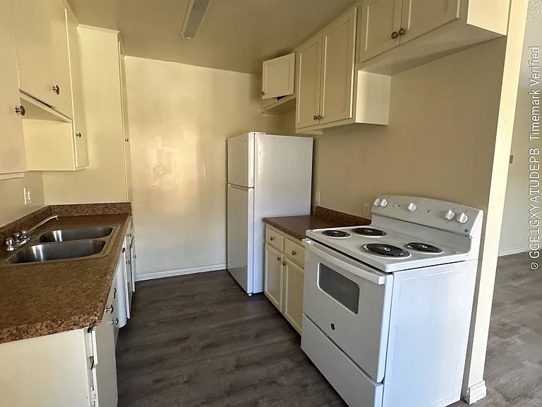 850 N Campus Ave #C — Photo 30