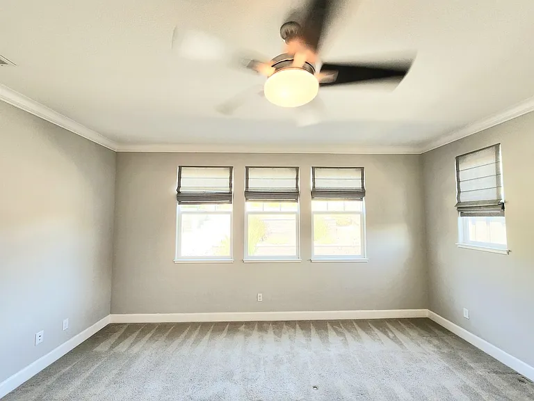 1655 Claremont Dr — Photo 32