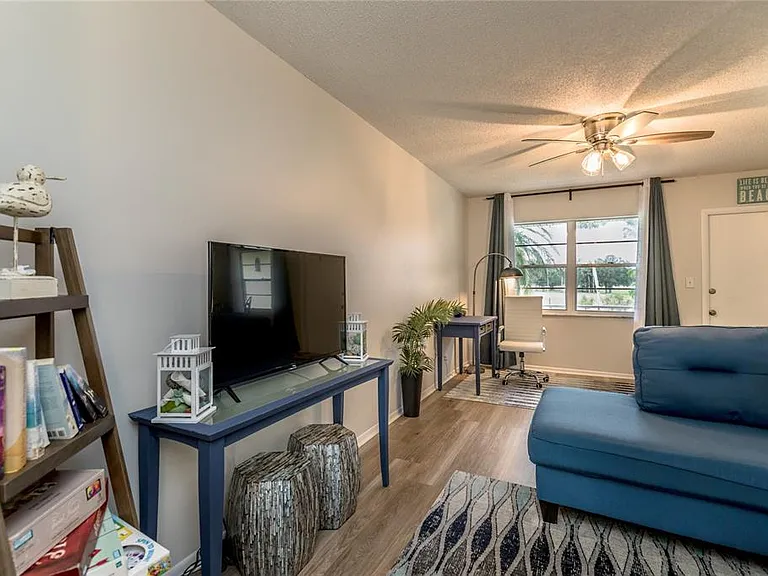 5 Vista Palm Ln #203 — Photo 4