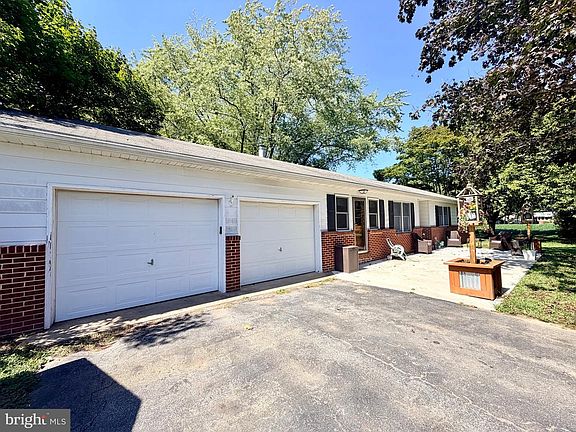 2nd image of 1453 E Denneys Rd