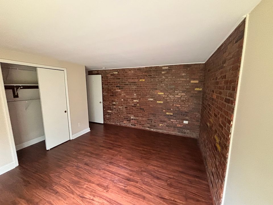 1st image of 7 Northwood Dr