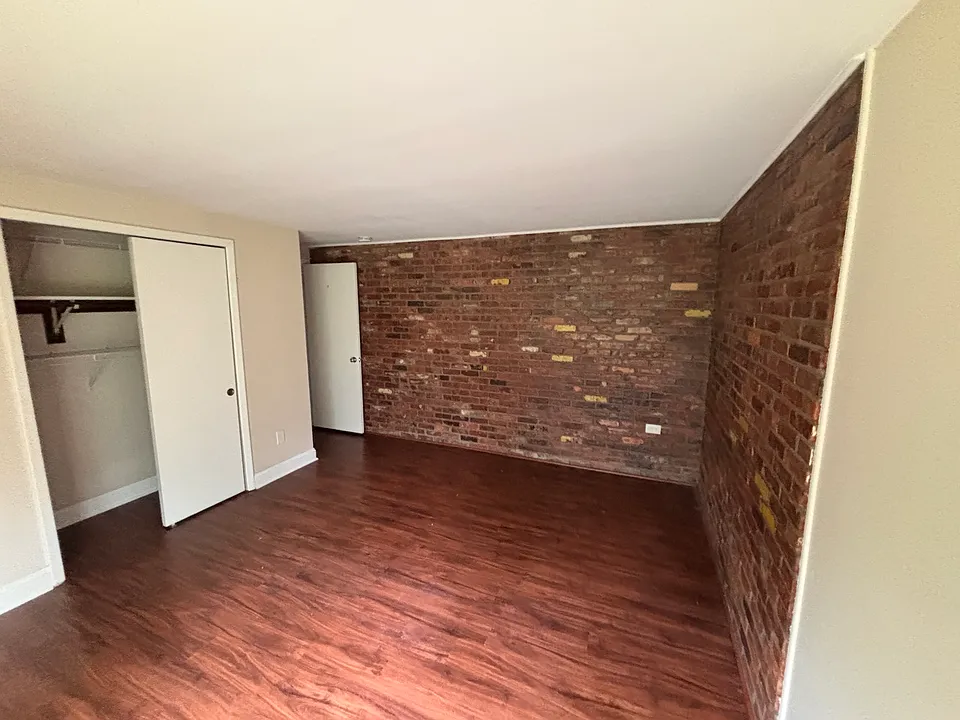 7 Northwood Dr