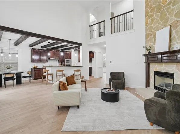 2407 Laguna Ln, Arlington, TX 76012