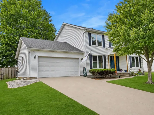 1203 Royal Pointe Dr, Bloomington, IL 61704