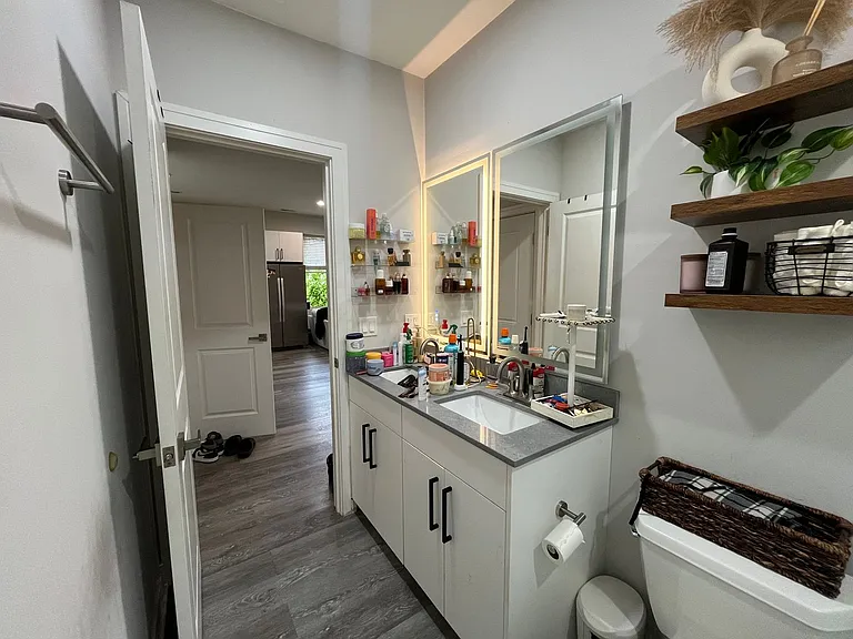 3132 S Lituanica Ave — Photo 14