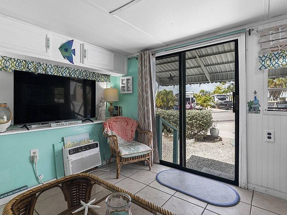 3rd image of 701 Spanish Main Dr #423