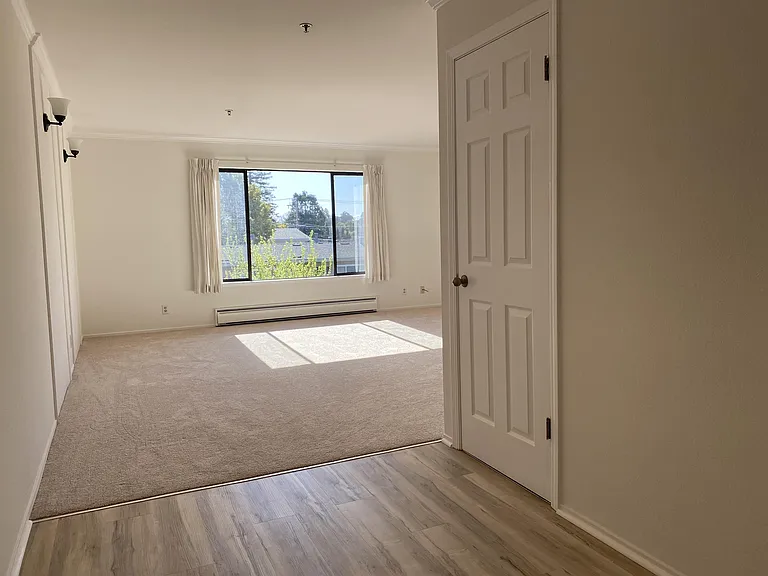 1117 Laguna Ave #5 — Photo 7