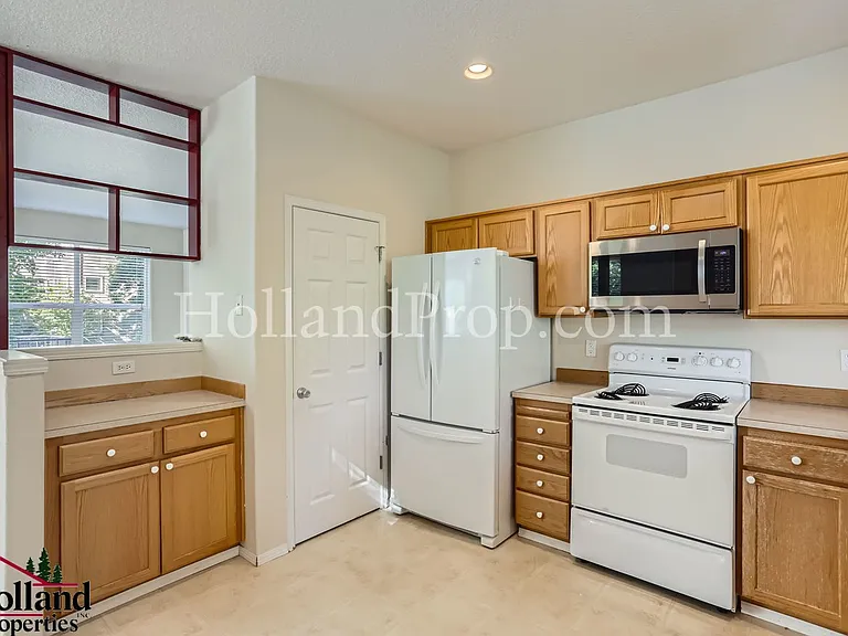 222 NE 76th Ave — Photo 14