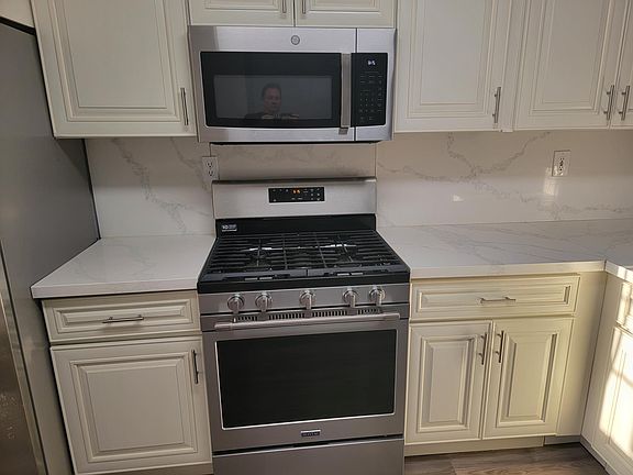 2nd image of 7491 Stoney Creek Dr