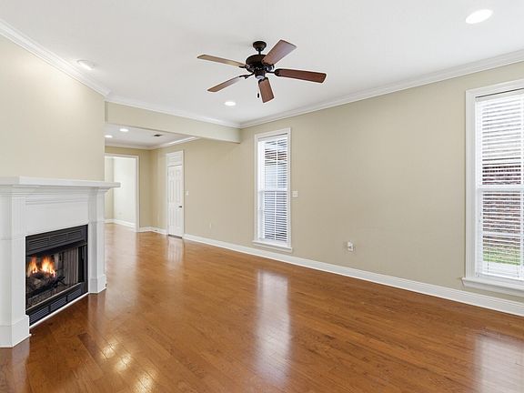 5th image of 44 Bridgefield Ct
