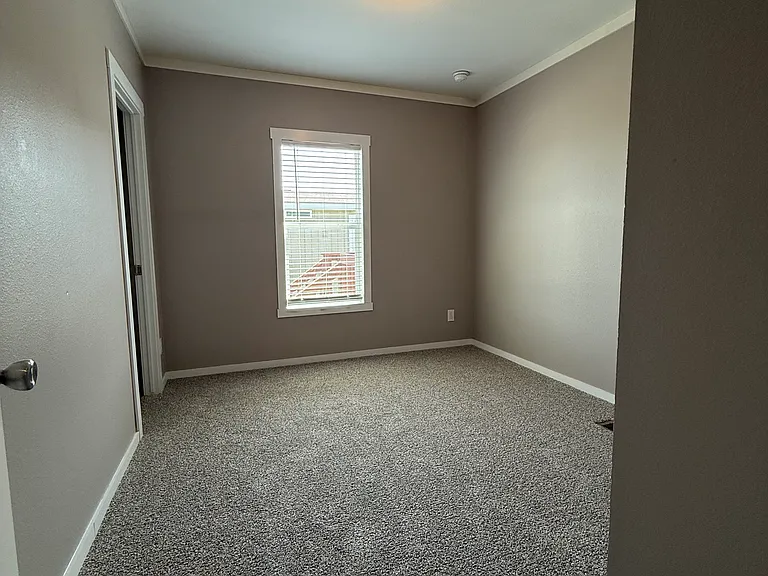 Oak Crest — Photo 30