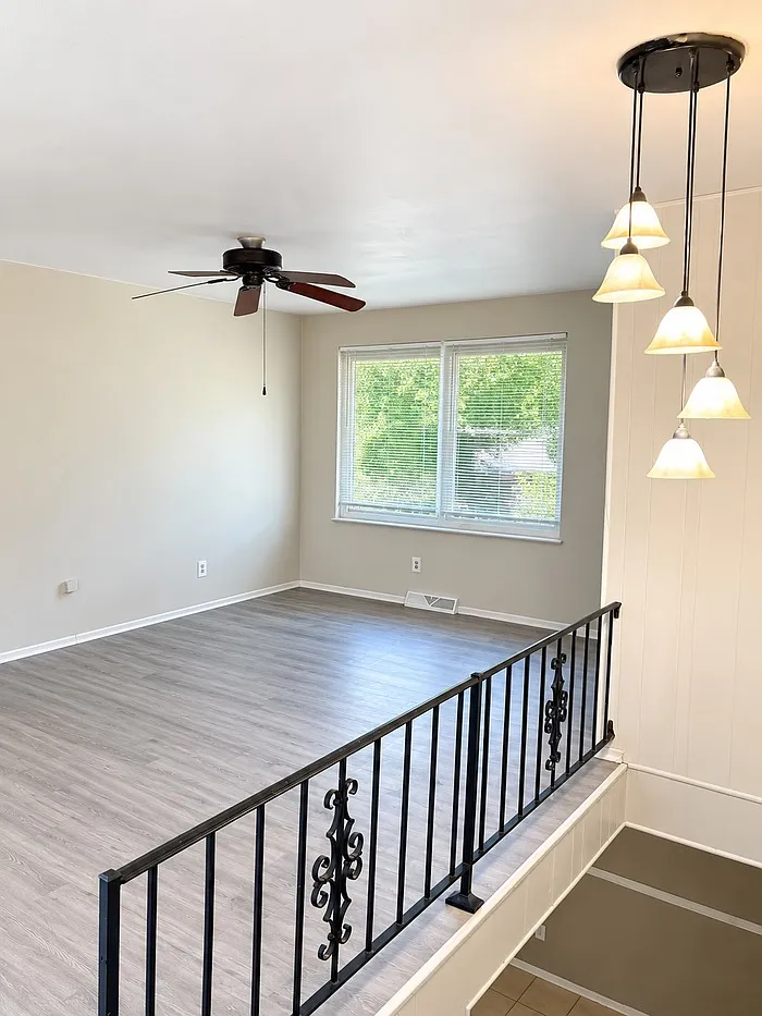 2 bed, 1.0 bath, 1090 sqft, $1,385 — Photo 4
