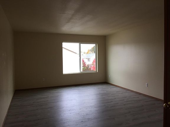 3rd image of 1831 E 42nd St
