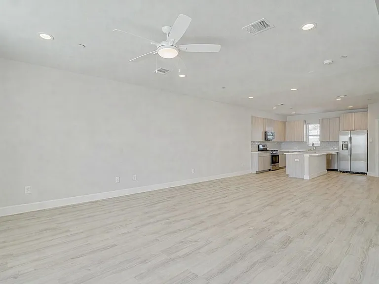 389 N Centro Cir #B — Photo 4